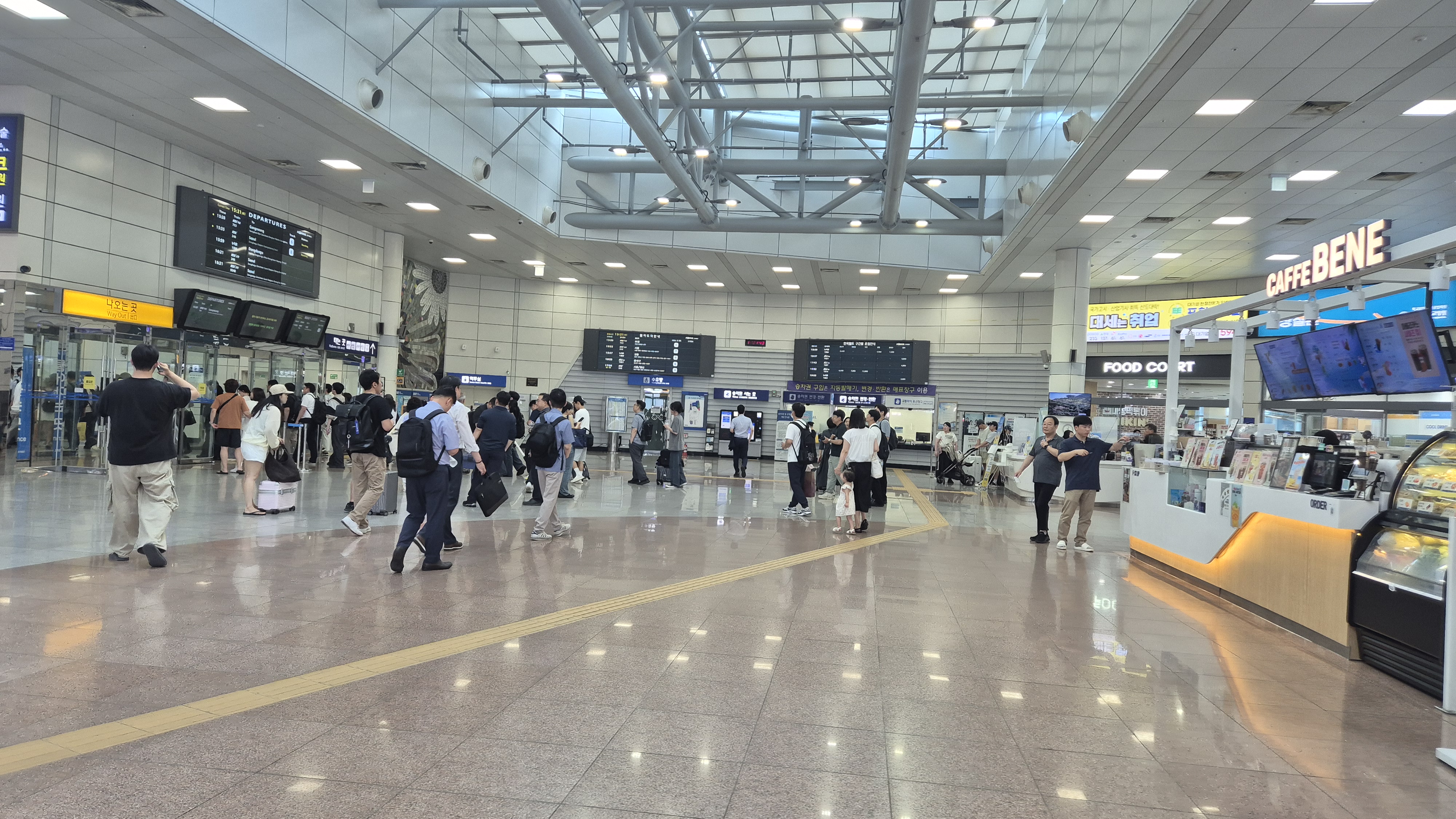 Shuttle meeting point at Pohang Station, in front of Caffé Bene